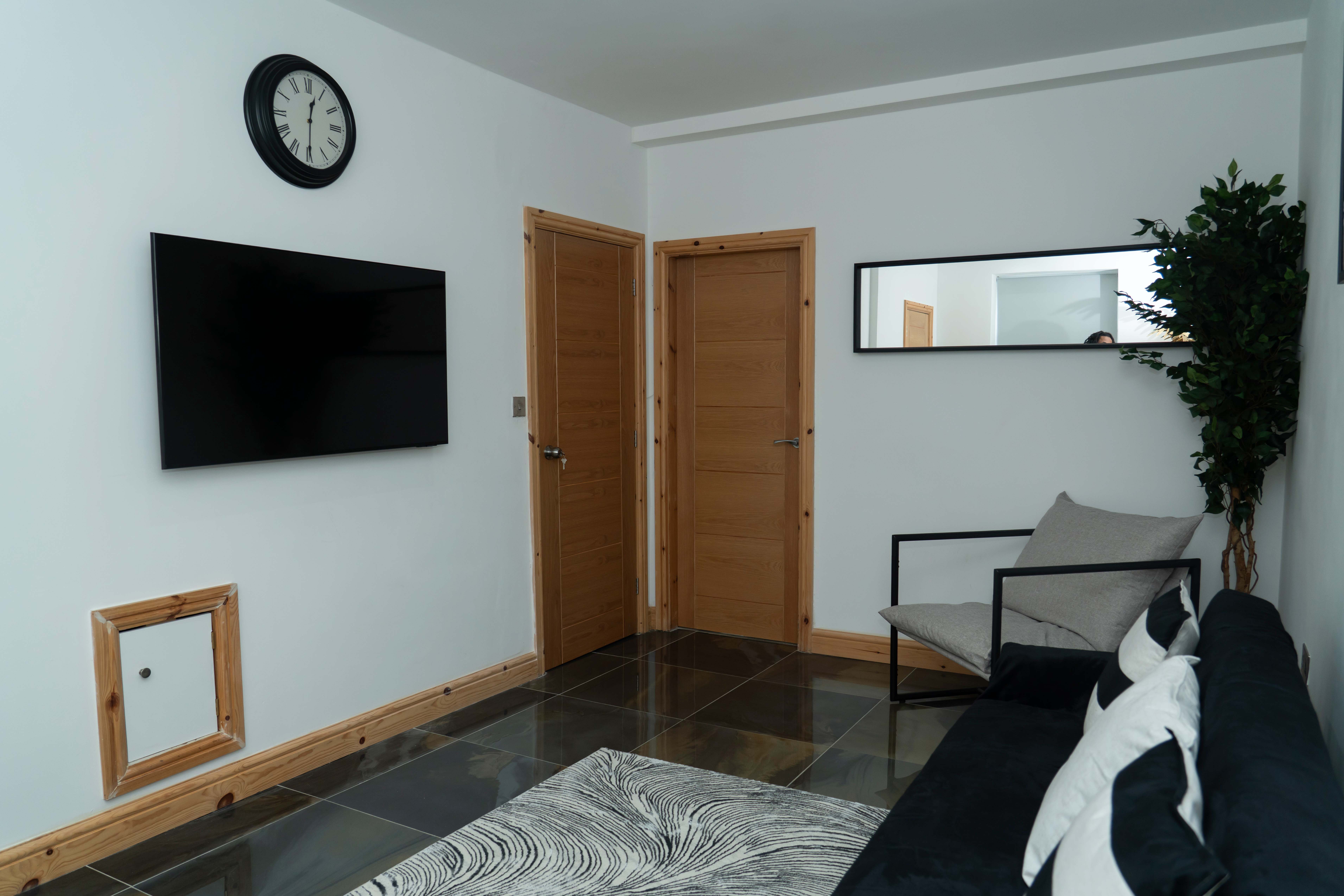 Living Area - View 4